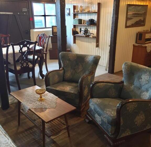 هتل Einarshúsid Guesthouse