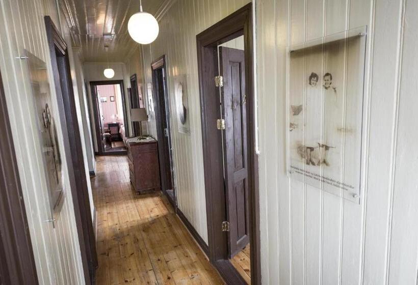 هتل Einarshúsid Guesthouse