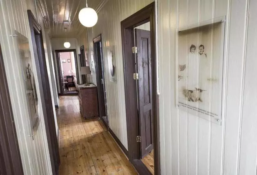 هتل Einarshúsid Guesthouse