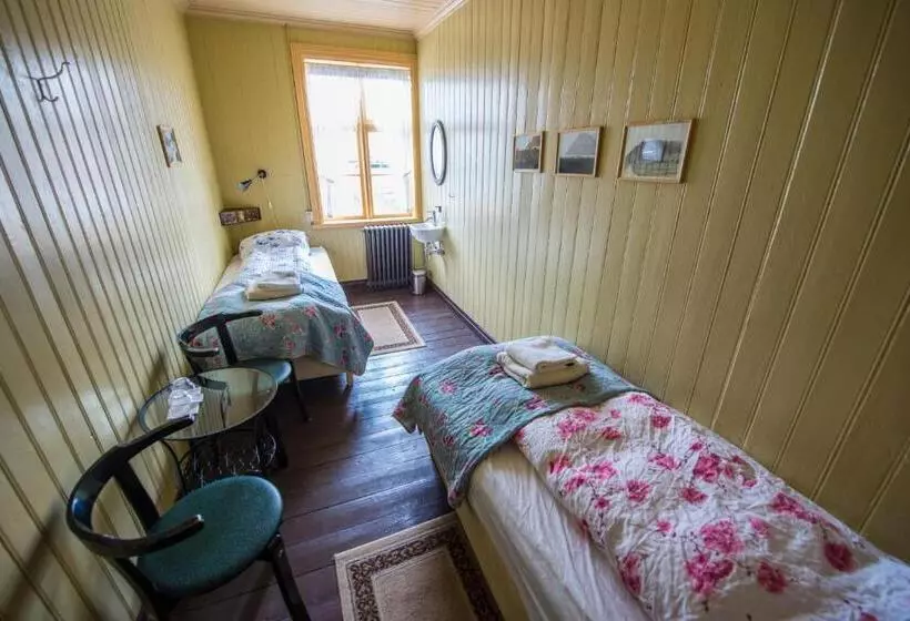 هتل Einarshúsid Guesthouse