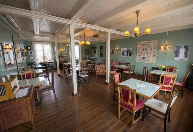 هتل Einarshúsid Guesthouse