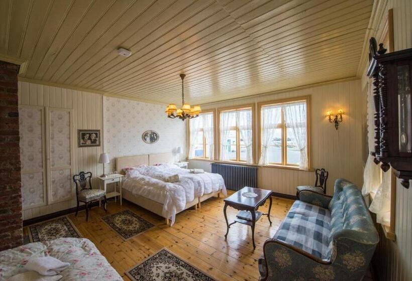 هتل Einarshúsid Guesthouse