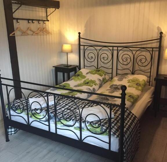 هتل Einarshúsid Guesthouse