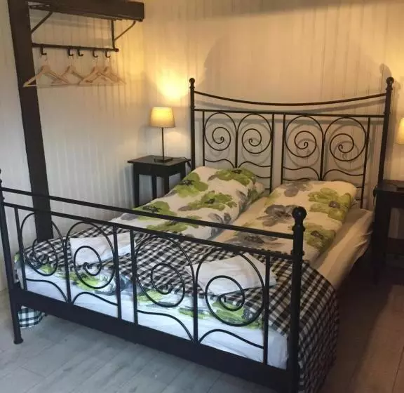 هتل Einarshúsid Guesthouse