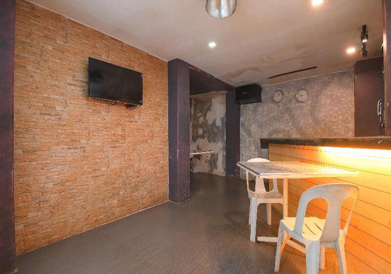 בית מלון כפרי Mambaling Pension By Oyo Rooms