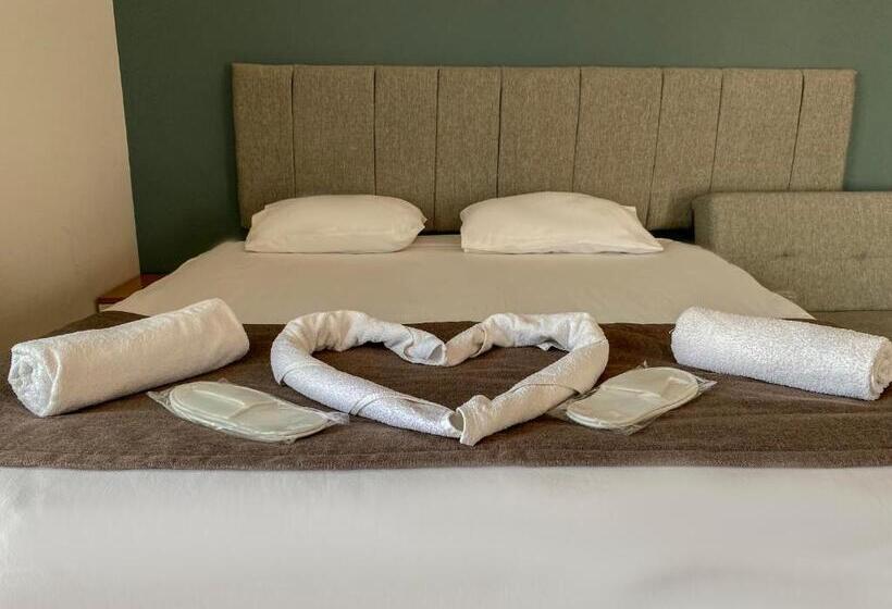 هتل Livia Luxury Apart