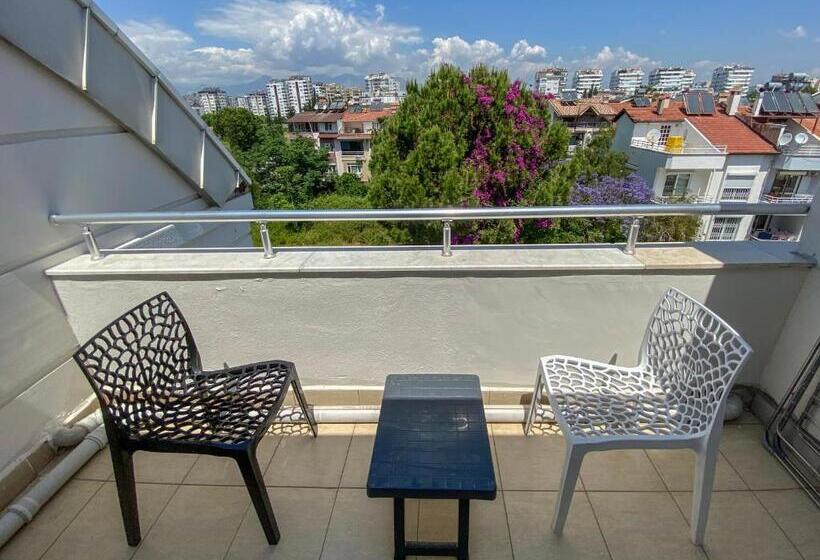 هتل Livia Luxury Apart