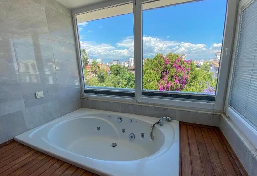 هتل Livia Luxury Apart