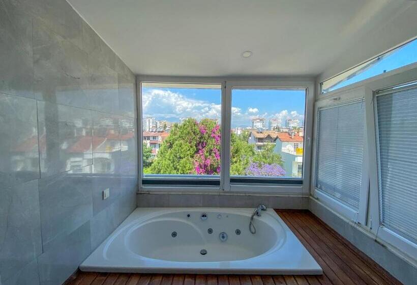 هتل Livia Luxury Apart