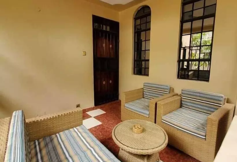 هتل Palm Airport Suites