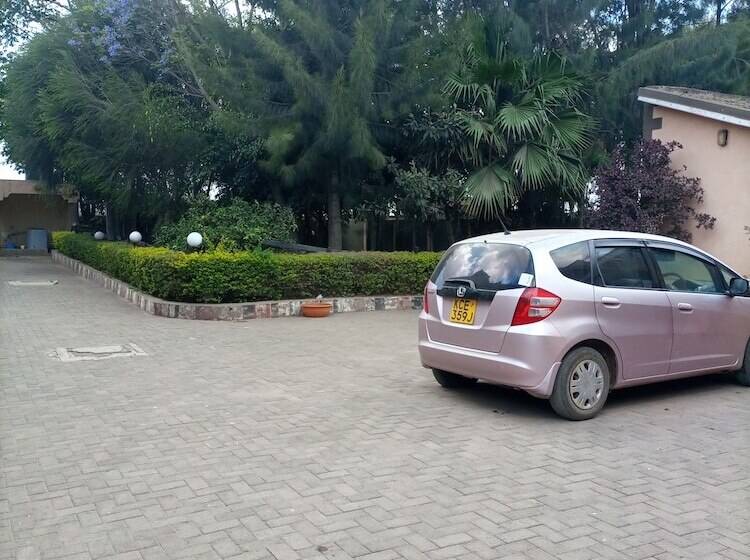 هتل Palm Airport Suites