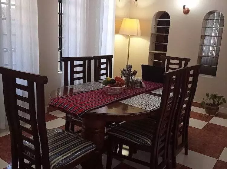 هتل Palm Airport Suites