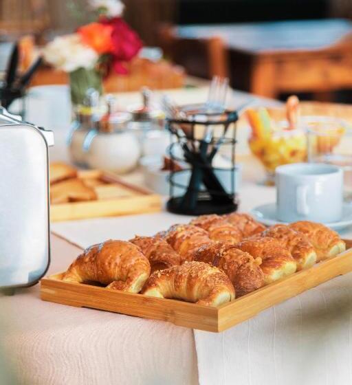 Hotel Puesta Del Sol