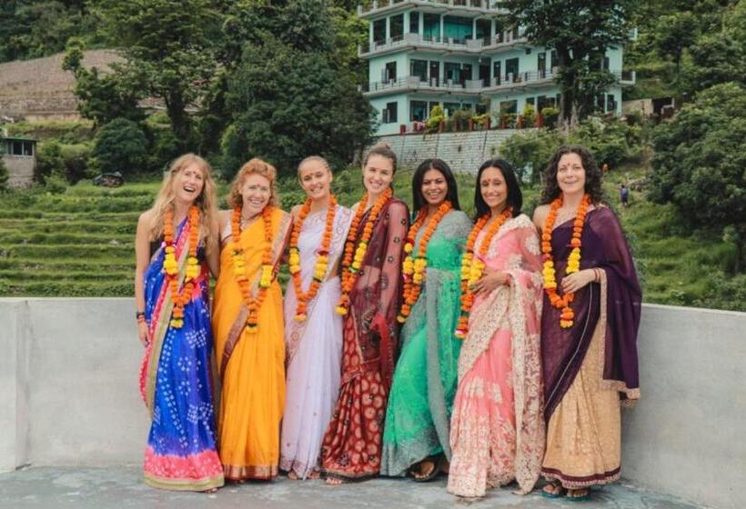 Fabhotel Winter Line Inn