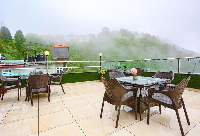 Fabhotel Winter Line Inn