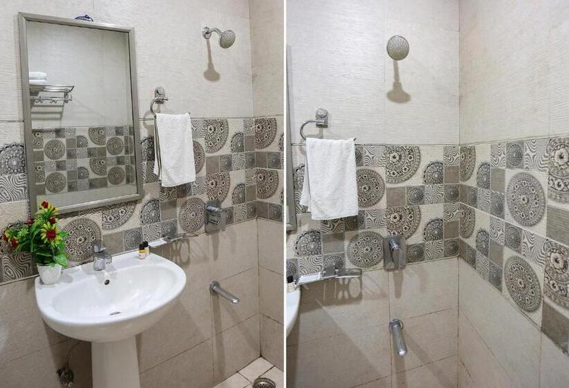 Fabhotel Winter Line Inn