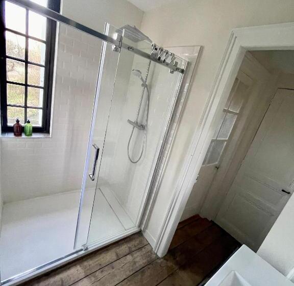 ベッドアンドブレックファースト Aux Jolies Sources