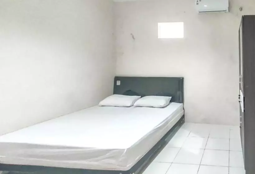 Hotelli Anugerah Guesthouse Redpartner