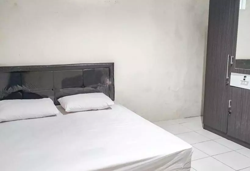 Hotelli Anugerah Guesthouse Redpartner