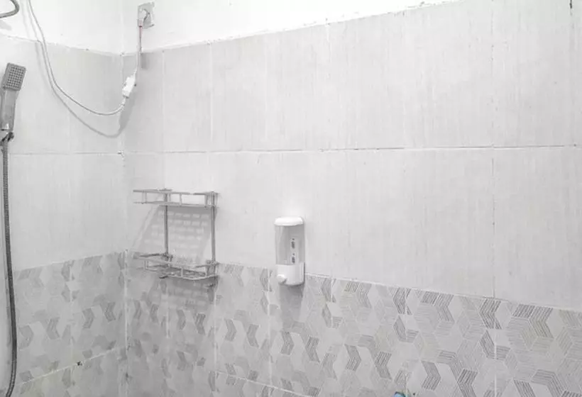 Hotelli Anugerah Guesthouse Redpartner