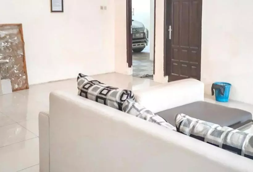 Hotelli Anugerah Guesthouse Redpartner