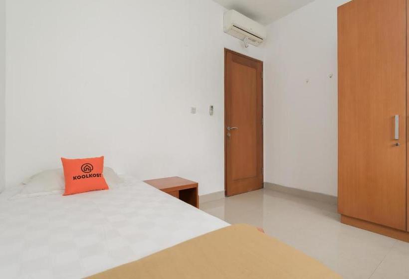 בית מלון כפרי Koolkost Syariah Near Pejaten Village 2