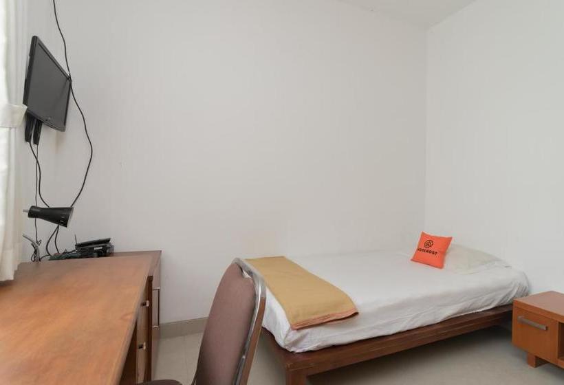 בית מלון כפרי Koolkost Syariah Near Pejaten Village 2