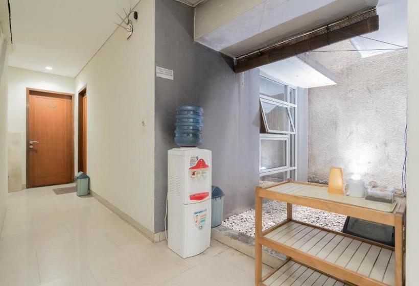 בית מלון כפרי Koolkost Syariah Near Pejaten Village 2