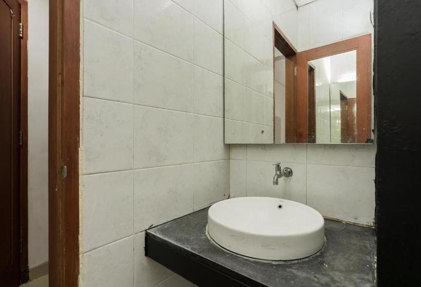 בית מלון כפרי Koolkost Syariah Near Pejaten Village 2