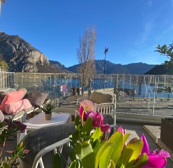 בית מלון כפרי Luxury Suites Rocopom   Lake Front