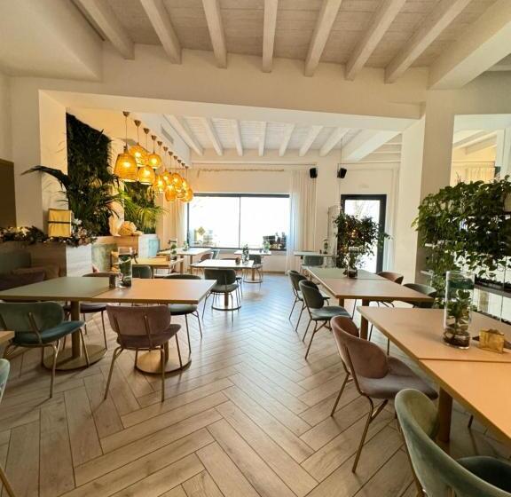 בית מלון כפרי Luxury Suites Rocopom   Lake Front