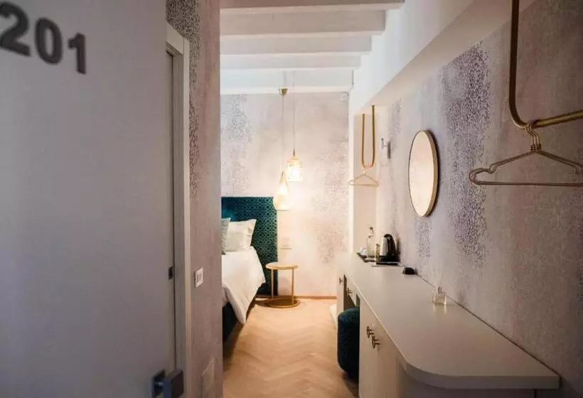 هتل Luxury Suites Rocopom   Lake Front