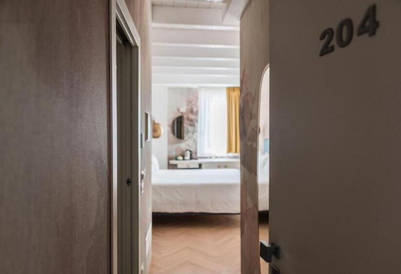 בית מלון כפרי Luxury Suites Rocopom   Lake Front