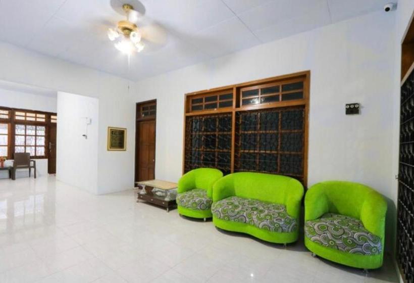 בית מלון כפרי Oyo 90344 Wijayanti