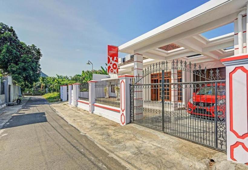 בית מלון כפרי Oyo 90344 Wijayanti