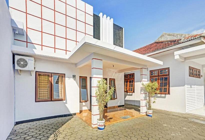 בית מלון כפרי Oyo 90344 Wijayanti