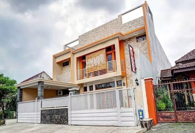 Hotelli Avisha Guest House Syariah