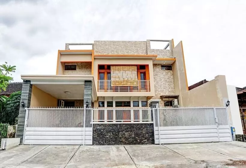 Hotelli Avisha Guest House Syariah