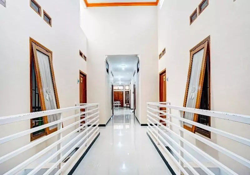 Hotelli Avisha Guest House Syariah