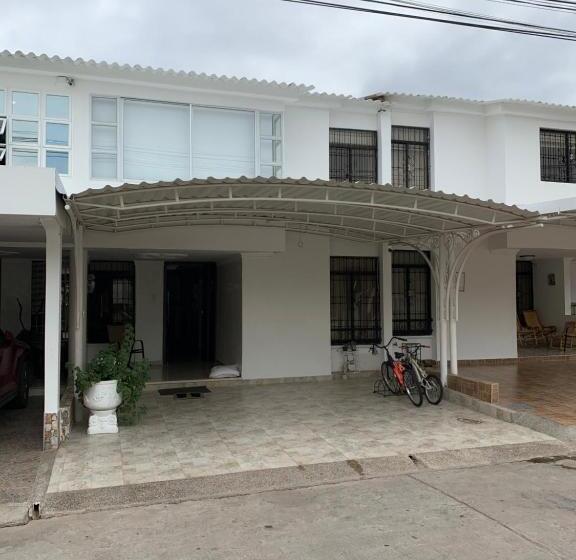 پانسیون Hostal Lucy