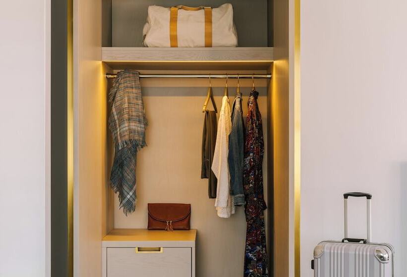 Sonder City Hall Park