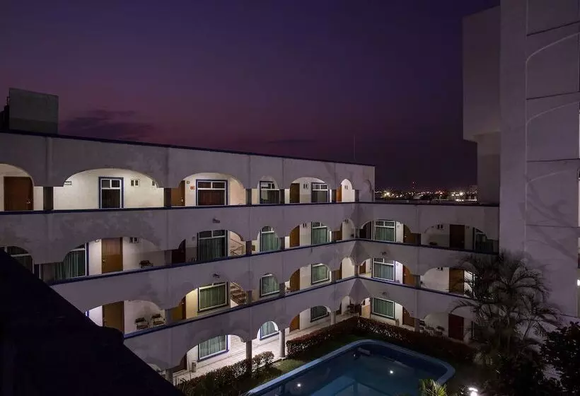 هتل Arcos Aeropuerto