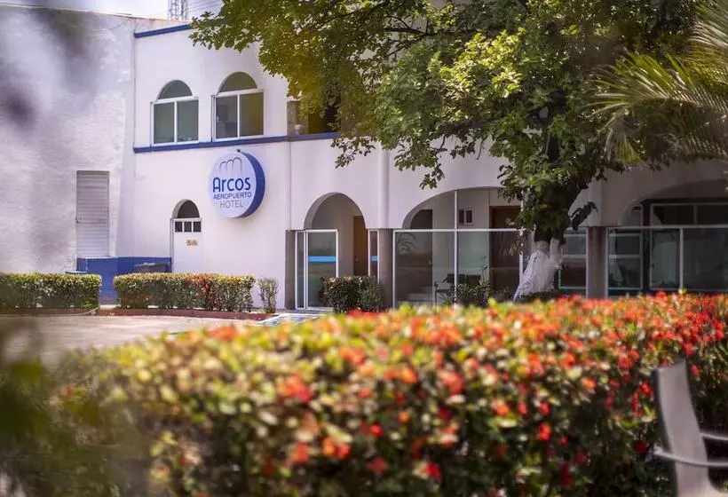 هتل Arcos Aeropuerto