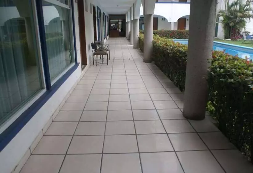 هتل Arcos Aeropuerto