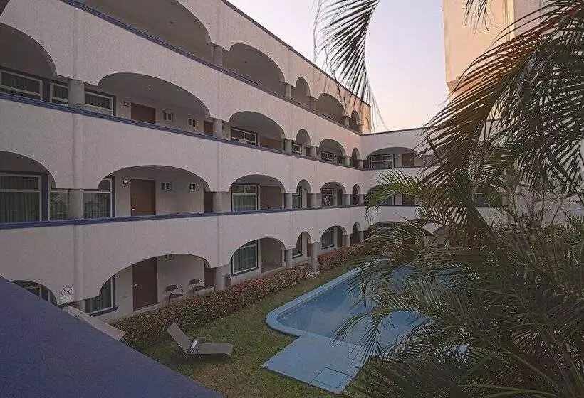 هتل Arcos Aeropuerto