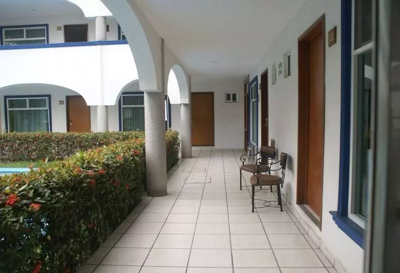 هتل Arcos Aeropuerto