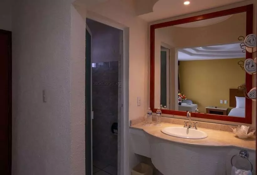 هتل Arcos Aeropuerto