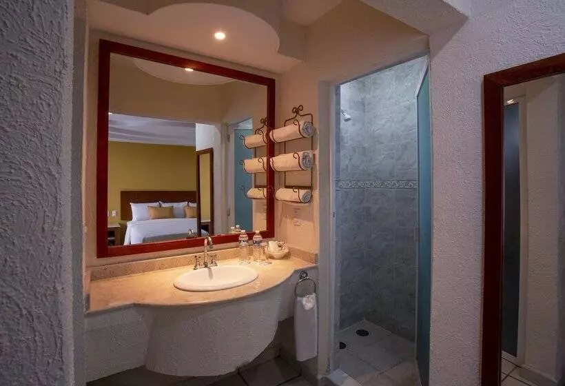 هتل Arcos Aeropuerto