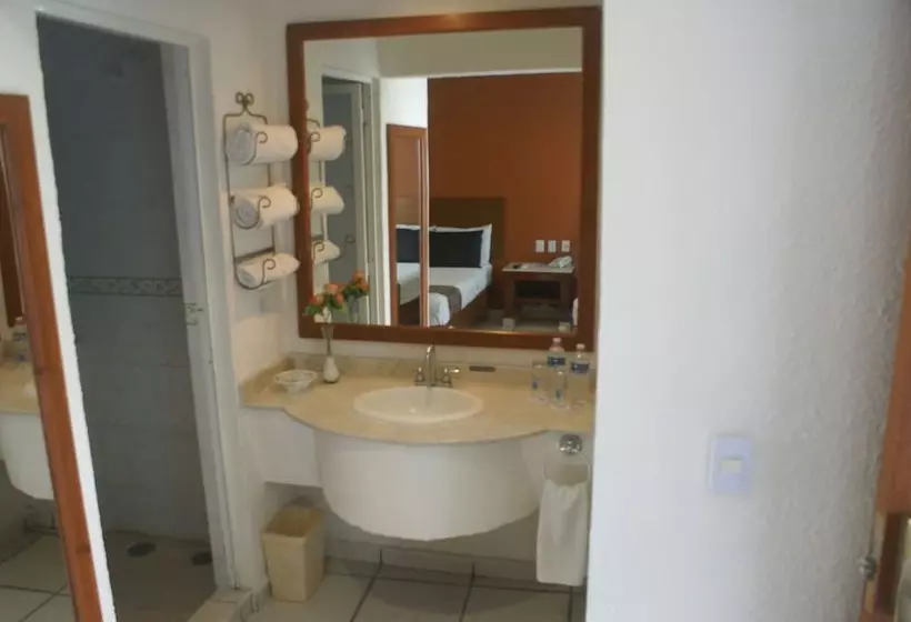 هتل Arcos Aeropuerto