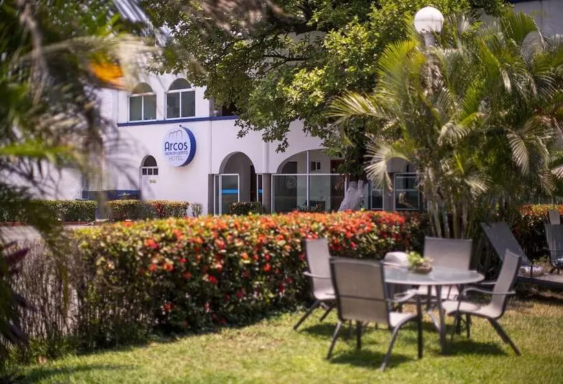 هتل Arcos Aeropuerto